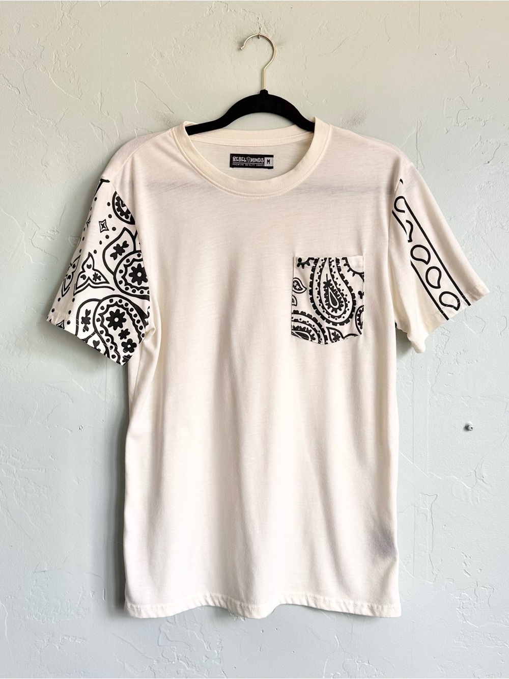 Rebel Minds Men’s Cream Short-Sleeve Pocket Tee Black Paisley Print Medium EUC